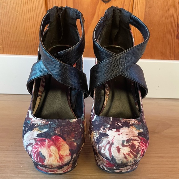 Floral Wedges - Picture 3 of 4